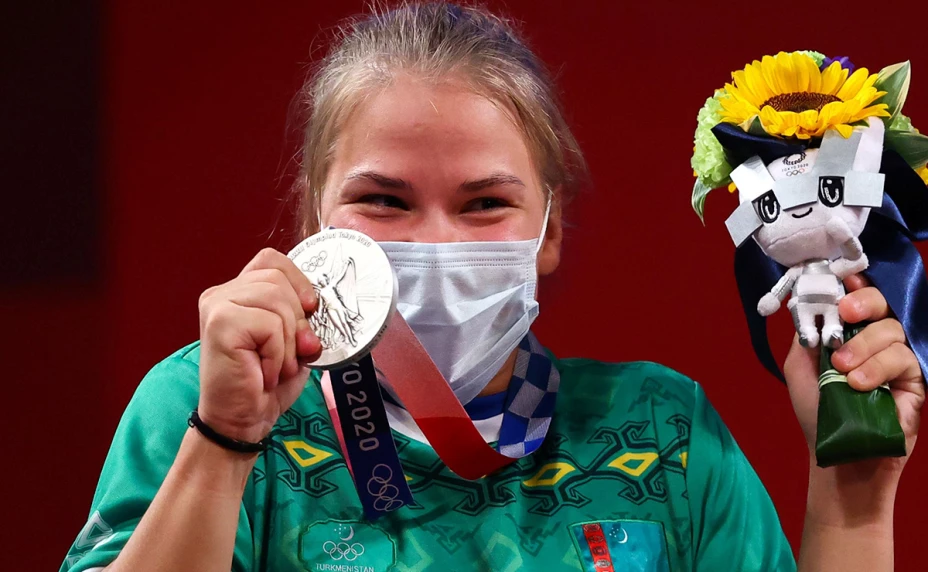 Polina Guryeva con la medalla