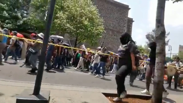 Marcha-estudiantes-UNAM-Beca-Elisa-Acuña