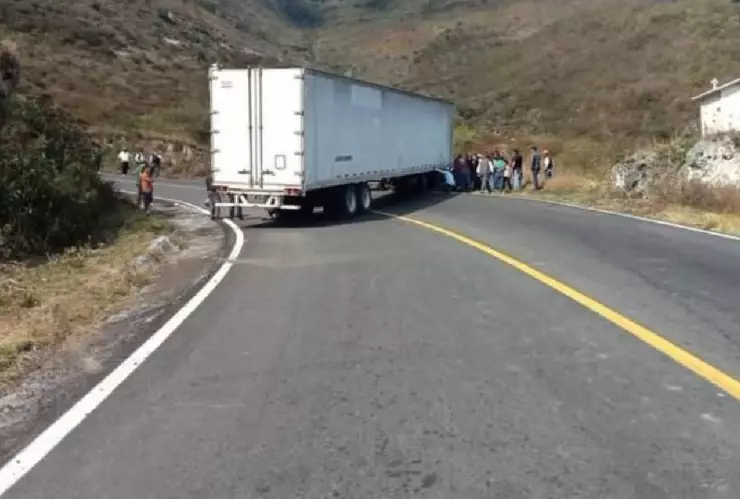 ¡Cuidado! Cierran carretera Orizaba-Tehuacán ¿Qué pasó?