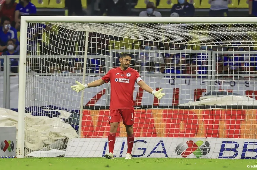 6 Jesús Corona campeón liga mx cruz azul 2021.jpg