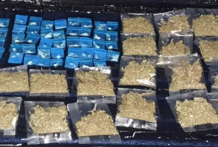 aseguran dorgas y efectivo.jpg