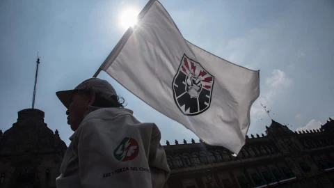 AMLO anuncia programa decompensación para extrabajadores de Luz y Fuerza