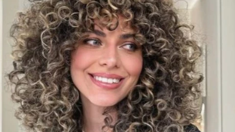 cortes para mujeres con pelo rizado