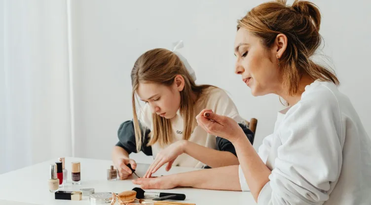 Los 3 tonos de uñas para el Día de las Madres que son elegantes, frescas y serán tendencia el 10 de mayo.jpg