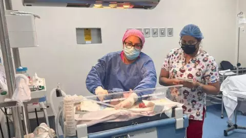 Mujer da a luz en medio de la emergencia en Guerrero tras paso de Otis