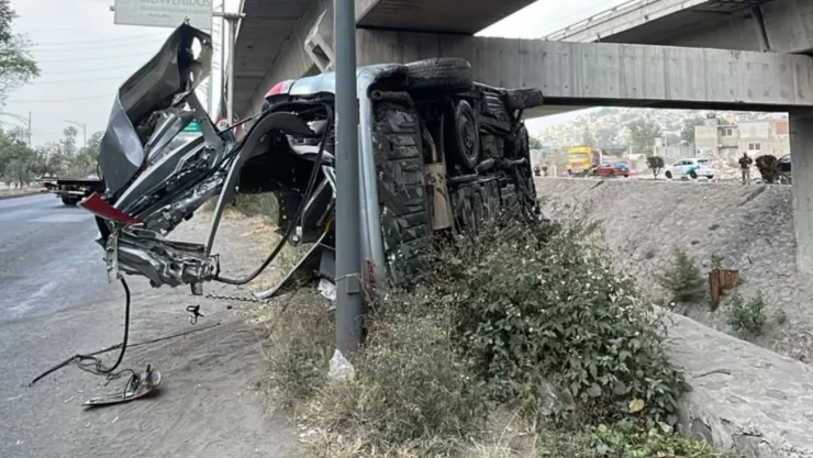 Accidente CDMX: Camioneta cae a canal de Río de los Remedios en la GAM