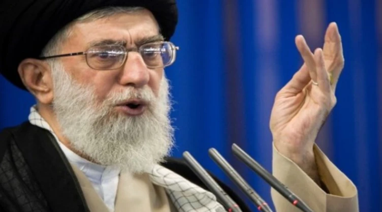 Alí-Jamenei_-el-líder-supremo-que-convirtió-la-fe-en-poder-político-en-Irán.webp
