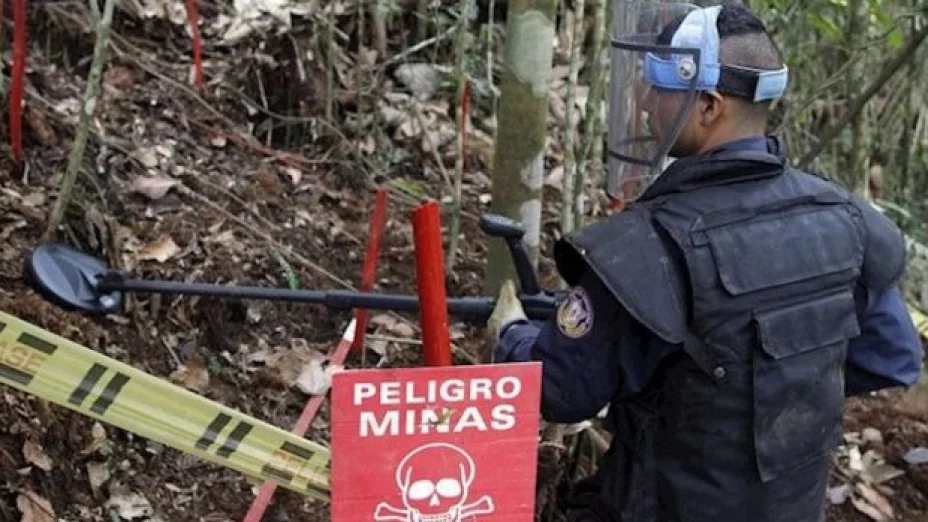 Muere joven colombiana al pisar mina antipersona