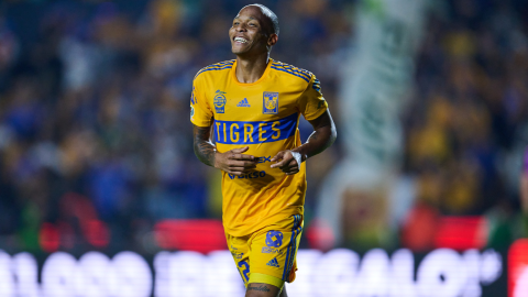 Quiñones celebra un gol con Tigres