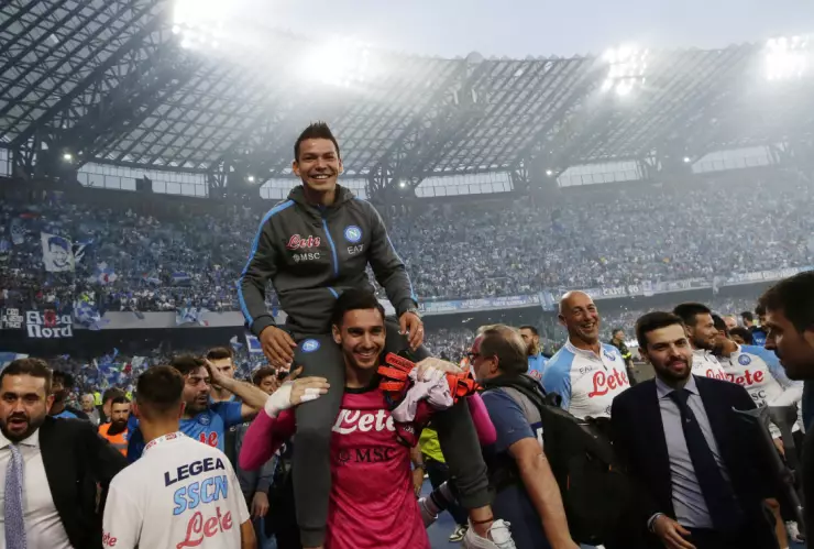 Chucky Lozano en la celebración del campeonato del Napoli