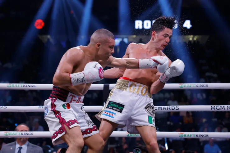 Isaac Pitbull Cruz Giovanni Cabrera box