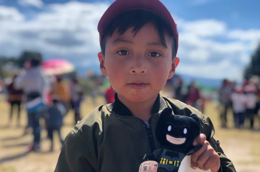 Entrega de juguetes en Xalostoc, Tlaxcala