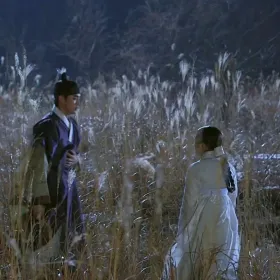 Min Joon recuerda cómo se escapó en siglos pasados mientras escapa del agente que investiga la muerte de Yoo-ra.
