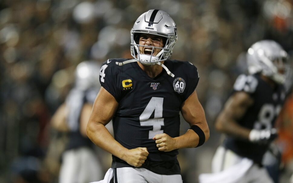 Derek Carr, quarterback de los Raiders de Oakland