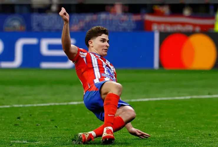 Polémico penal anulado a Julián Álvarez en la Champions league.jpeg