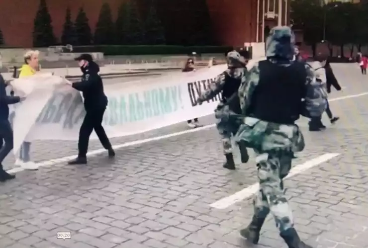 Reprimen protesta en Plaza Roja de Moscú en apoyo a Navalny