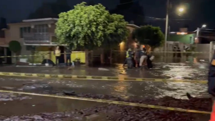 Ecatepec fuga de agua Cutzamala familias.jpg