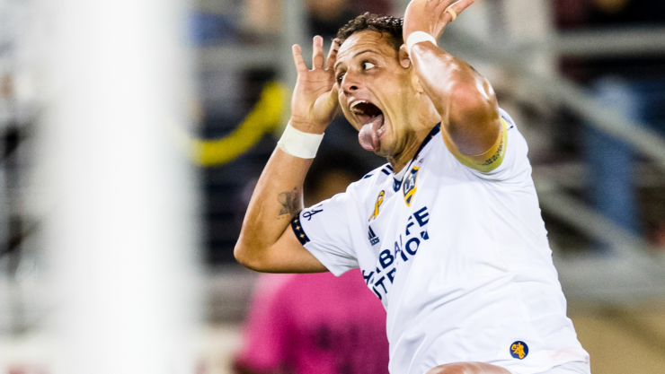 Chicharito hernández festejando tras su doblete con el LA Galaxy