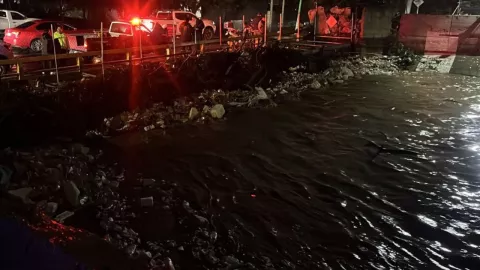Se desbordó el Río de los Remedios en Naucalpan, Edomex