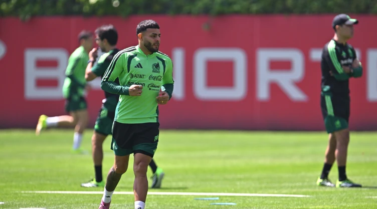 Alexis Vega con la Selección Mexicana