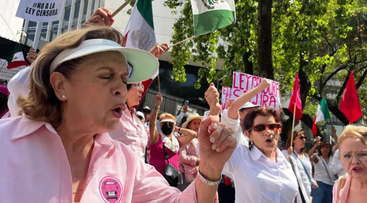 manifestantes-afuera-senado-republica-ley-censura-morena