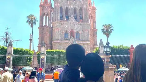 Dulce Alondra y su hijo.