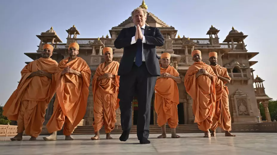 Parlamento británico aprueba investigación a Johnson