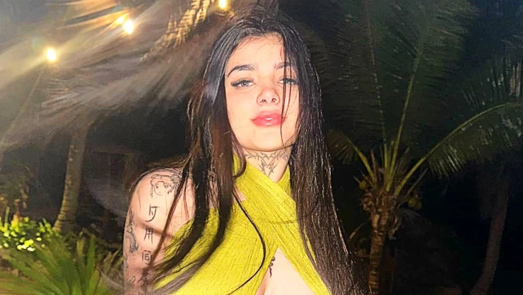 Karely Ruiz video con fan que se tatuó su cara