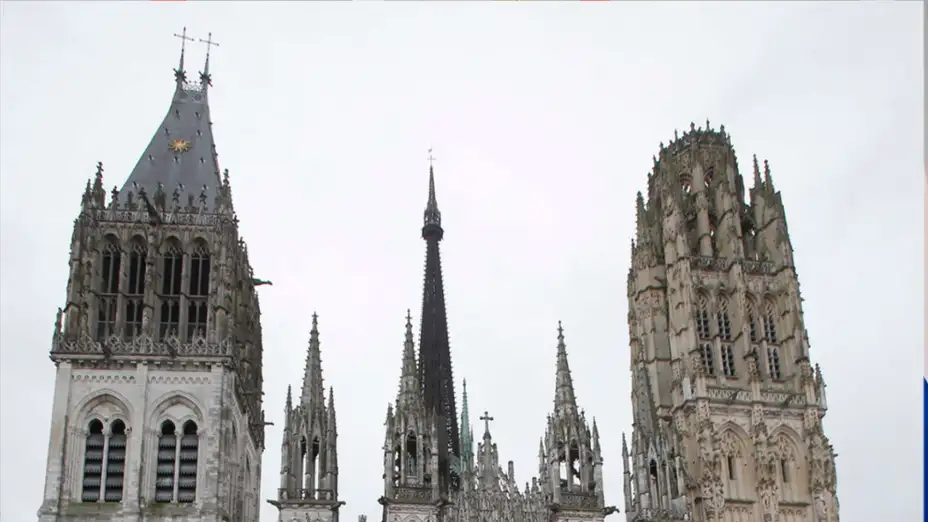 Aguja de la catedral de Ruan, en Francia.