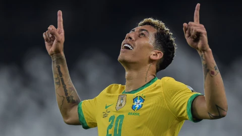 Roberto Firmino con la Selecci&oacute;n de Brasil