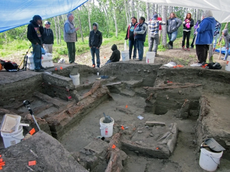 Arqueólogos descubren villa de 200 años en Alaska