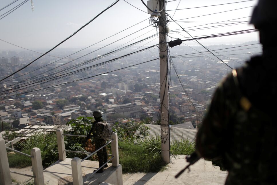 Soldados brasileños entran en barriadas de Río contra el narco
