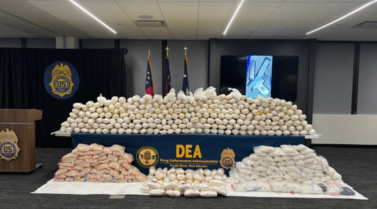 Drogas decomisadas al CJNG presentadas por la DEA el 29 de septiembre de 2025.