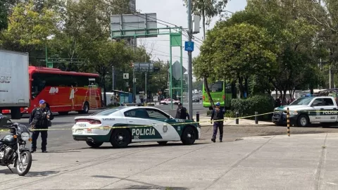 elementos de la policía en una vialidad de la CDMX