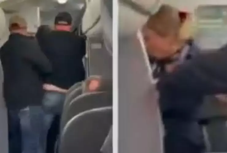 Captan en video a pasajero que dijo estar poseído y agredió a personal de avión en Estados Unidos