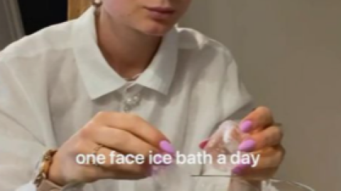 La forma correcta de hacer baños faciales, según expertos