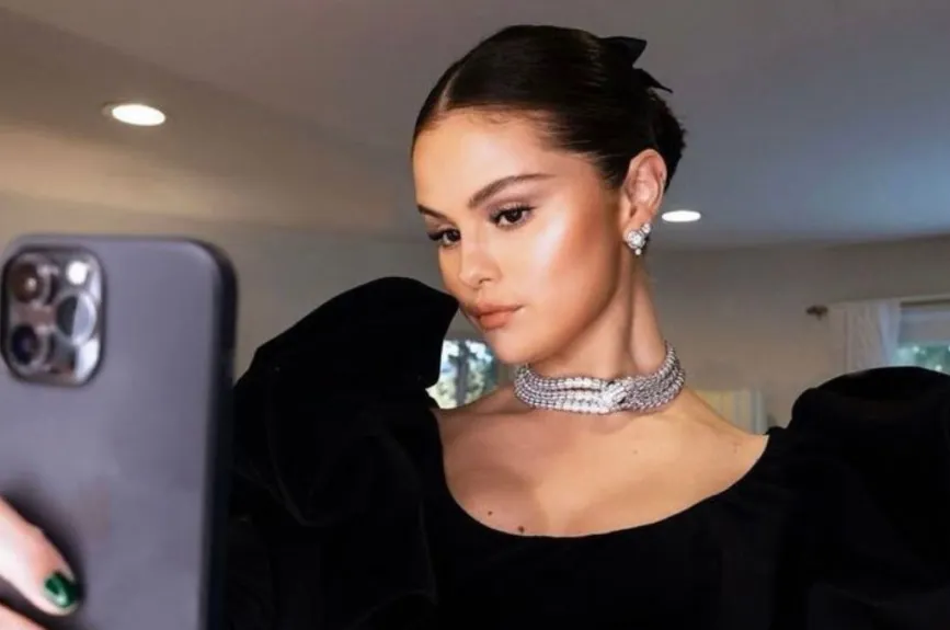 Selena selfie.jpg