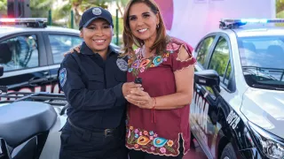 Entrega Mara Lezama nuevas unidades de seguridad en Isla Mujeres