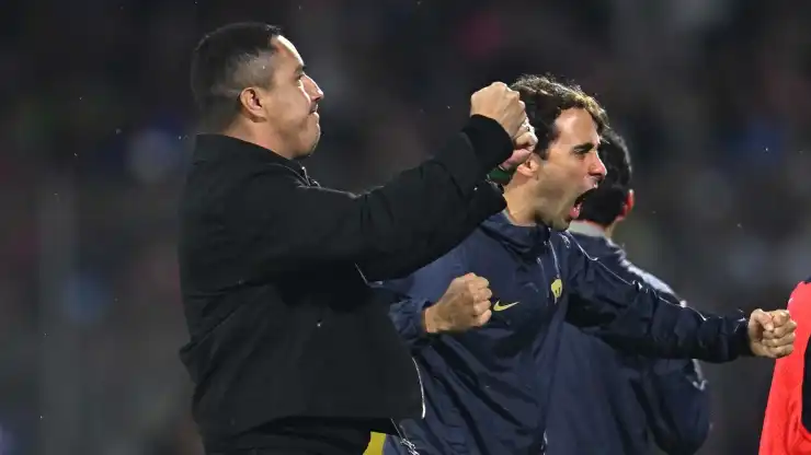 Festejo de Efraín Juárez en el gol de Jordan Carrillo Pumas vs Pachuca.jpg