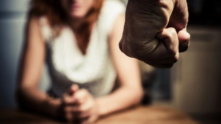 Hombre golpe a asu pareja porque le pidió pañales.jpg