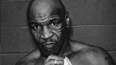 Mike Tyson vs Roy Jones Jr. 