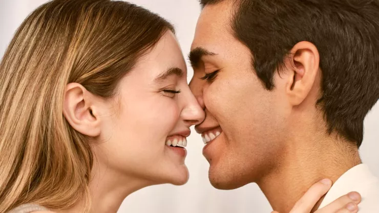 Día internacional del beso 13 de abril de 2025