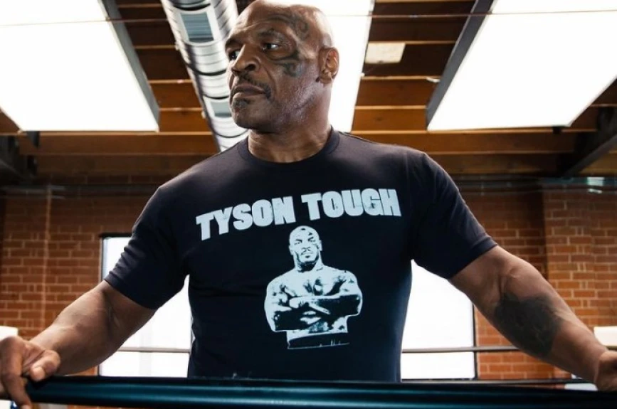 Mike Tyson vs Roy Jones Jr.