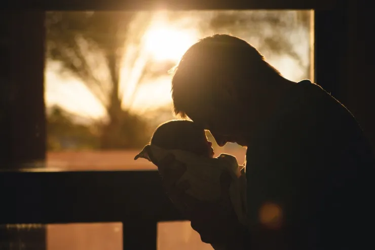 ¿Cuántos días son por licencia de paternidad y cómo solicitarla?