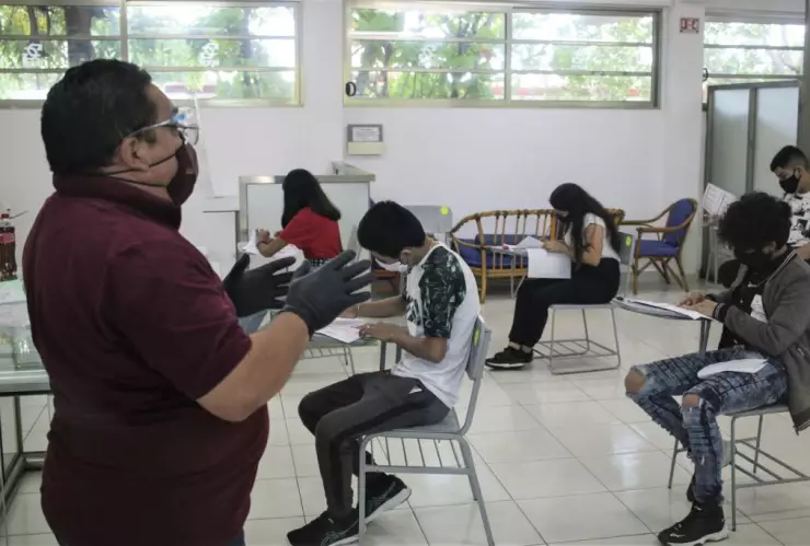 AMLO pide abrir escuelas en Chiapas y Campeche por semáforo verde