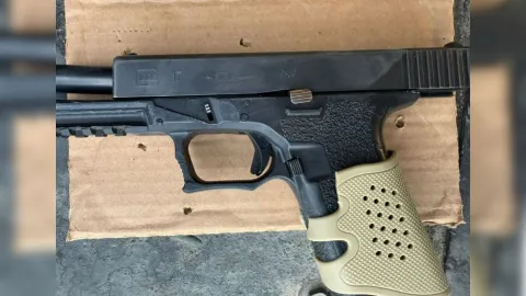Hallan un arma en una banqueta de Barrancos, Culiacán