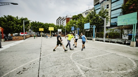 Ciudad de México tiene una gran cantidad de canchas públicas para que los niños puedan soñar con debutar en Primera División
