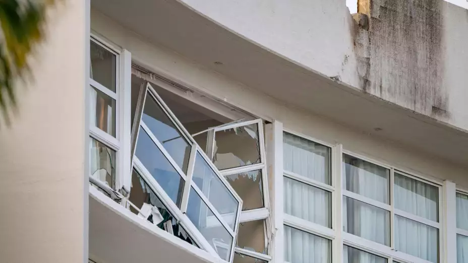 Daños en un hotel de Australia tras accidente de helicóptero.