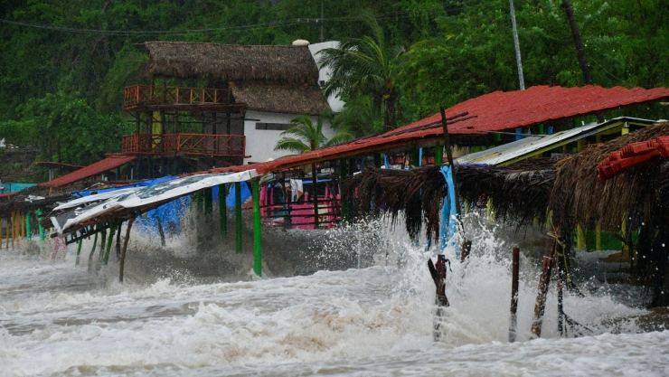 Videos Paso del huracán John deja severas inundaciones en Guerrero