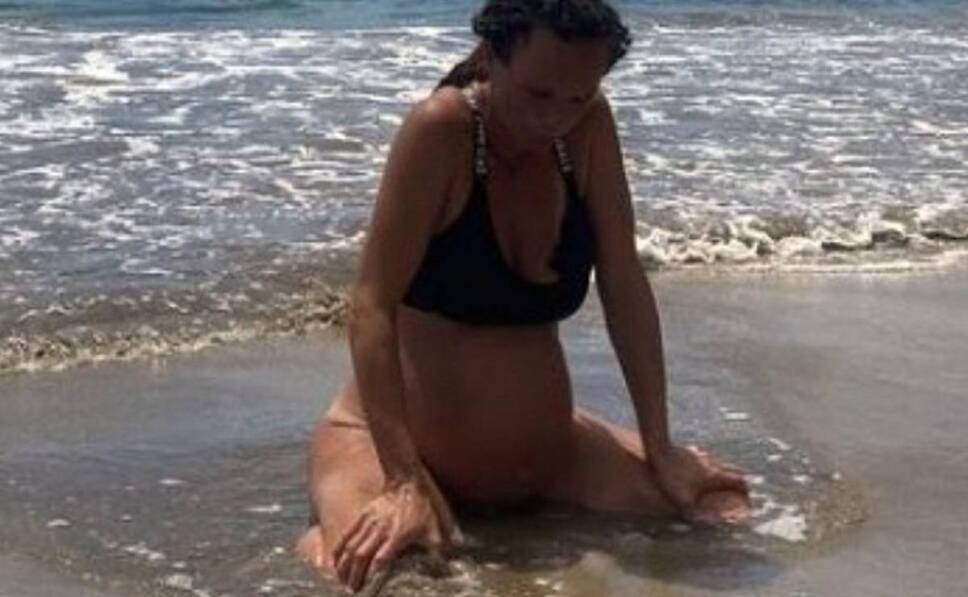 Video Mujer tuvo parto en el mar sin asistencia médica